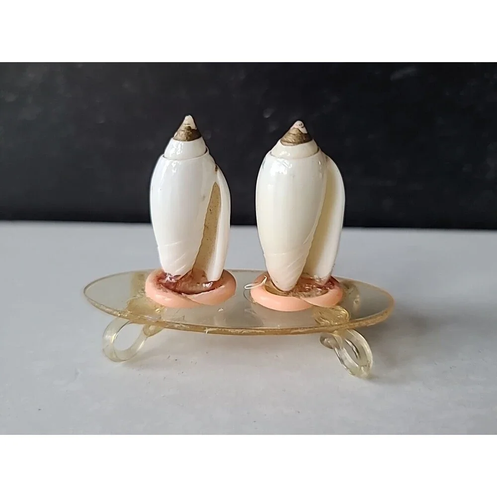 Shell Shaped Salt And Pepper Shaker Figurine, Vintage READ